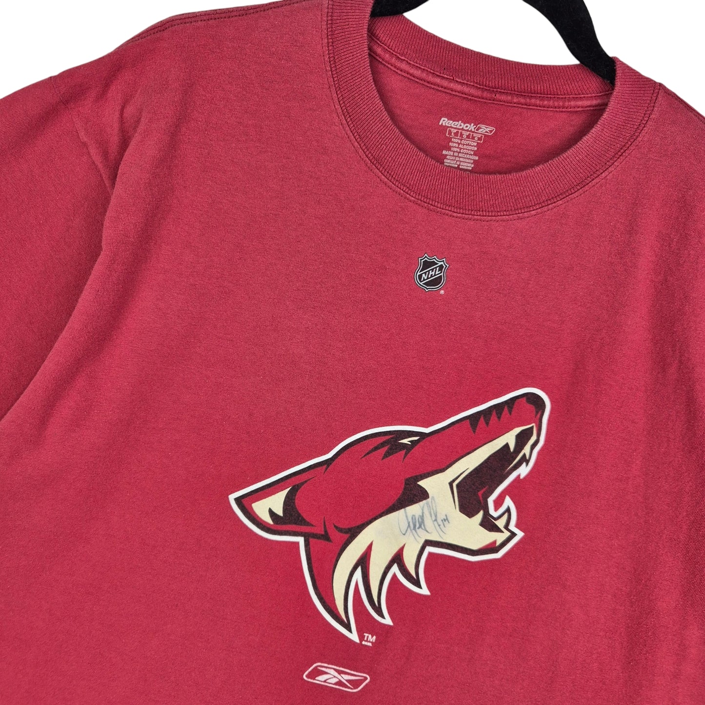 Vintage Reebok NHL Arizona Coyotes Burgundy Signed Tee Shirt Size L