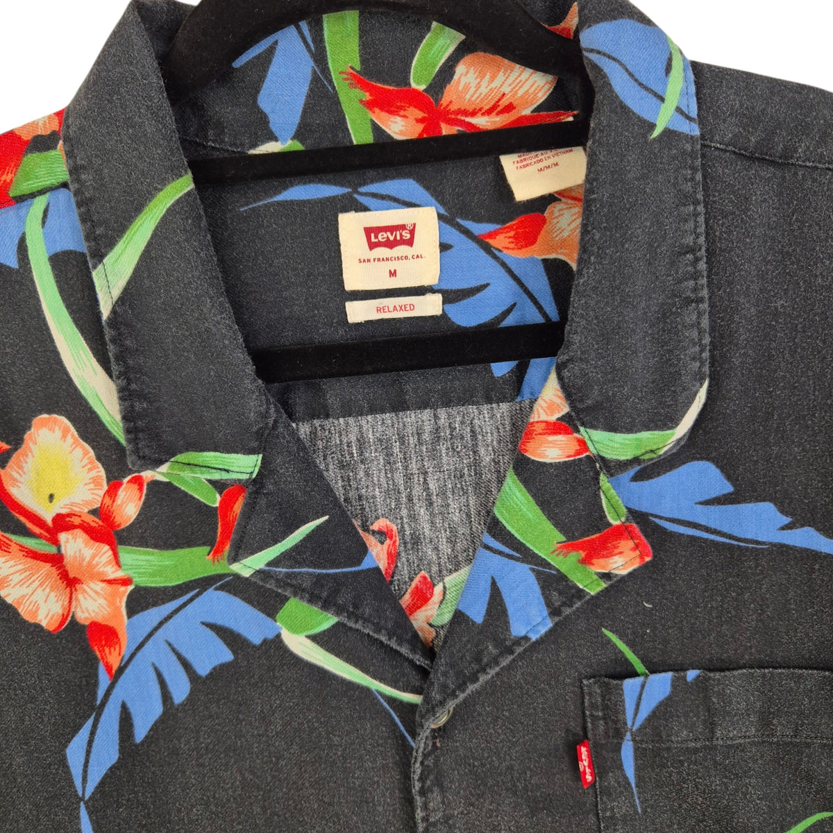 Levis Black Relaxed Fit Short Sleeve Button Shirt Size M